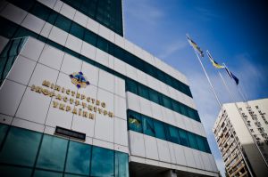 Комітет з питань транспорту та інфраструктури повідомляє про дорожнє господарство та поштовий зв’язок 